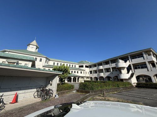 近くの徳島市立加茂名南小学校まで869m(徒歩11分)
