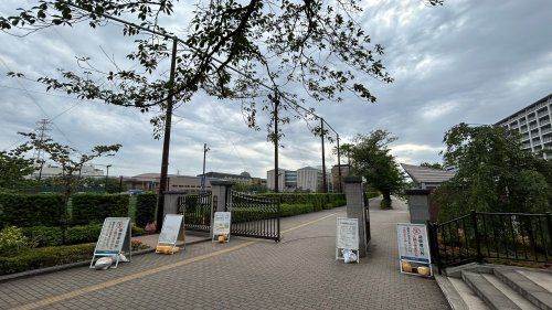 近くの獨協大学まで6,525m(徒歩82分)