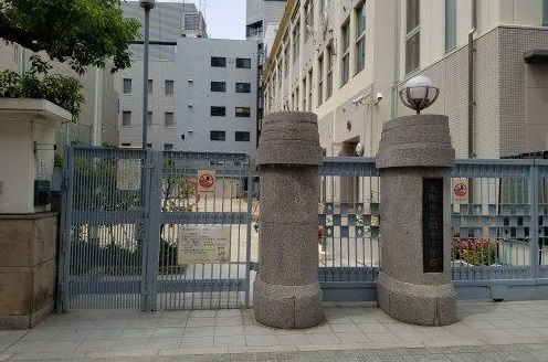 近くの大阪市立開平小学校まで857m（徒歩11分）