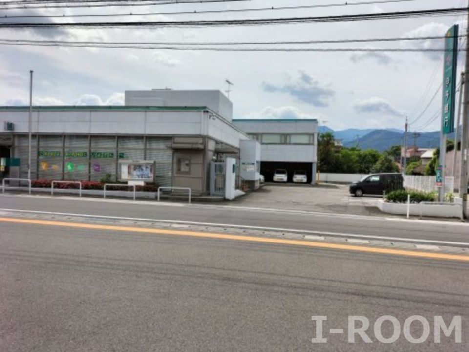 近くの伊予銀行横河原支店まで630m(徒歩8分)