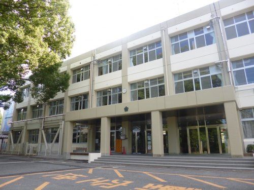 近くの草津市立志津小学校まで926m(徒歩12分)