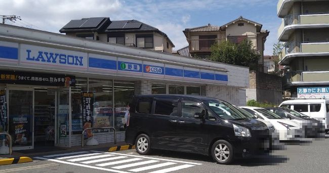 近くのローソン 吹田円山町店まで660m(徒歩9分)