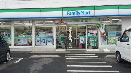 近くのファミリーマート 取手東四丁目店まで844m（徒歩11分）
