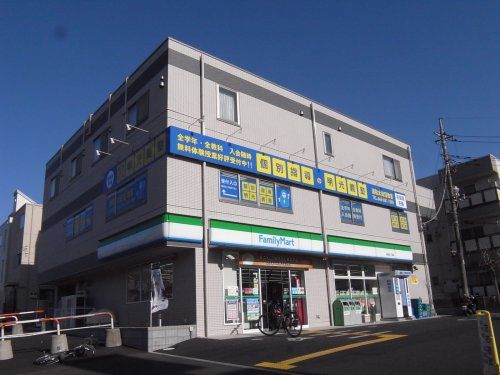 近くのファミリーマート 太田窪二丁目店まで495m(徒歩7分)
