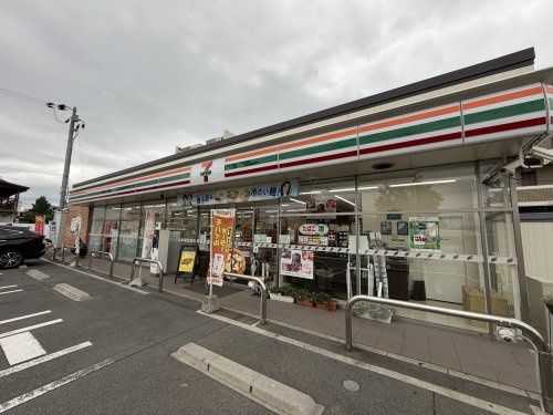 近くのセブンイレブン豊中服部寿町3丁目店まで464m(徒歩6分)