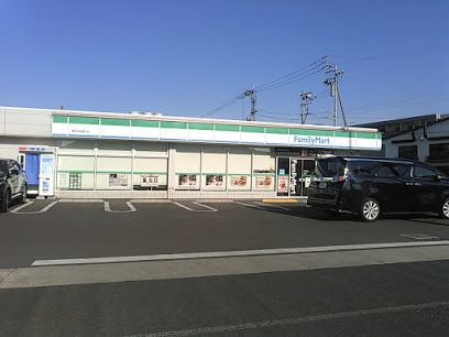 近くのファミリーマート 高松中央通り店まで916m(徒歩12分)