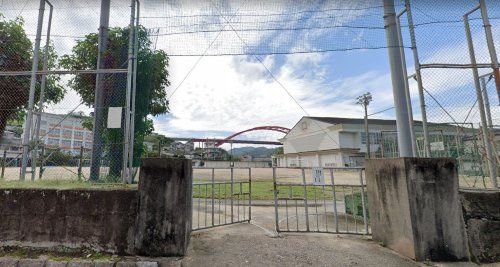 近くの呉市立警固屋小学校まで1,700m(徒歩22分)