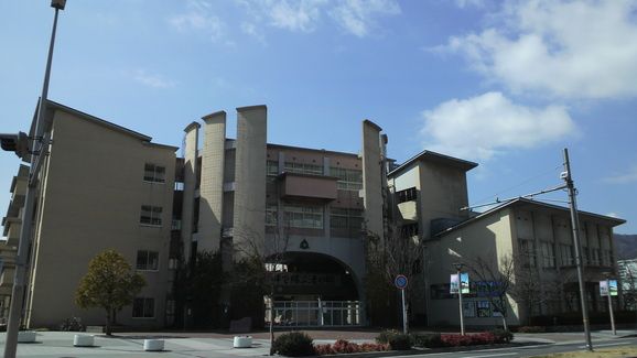 近くの神戸市立渚中学校まで749m(徒歩10分)