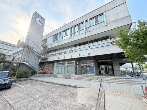 近くの箕面市役所まで3,918m(徒歩49分)