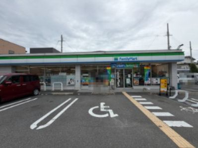近くのファミリーマート豊中緑丘店まで3,918m(徒歩49分)