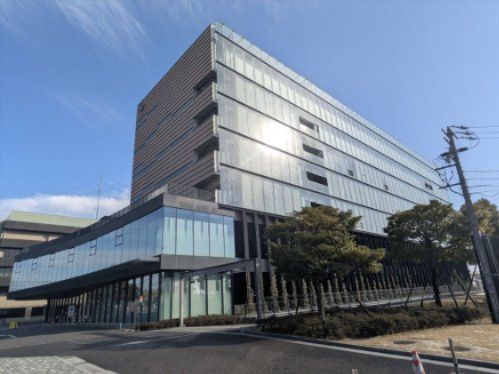 近くの小牧市役所まで864m(徒歩11分)