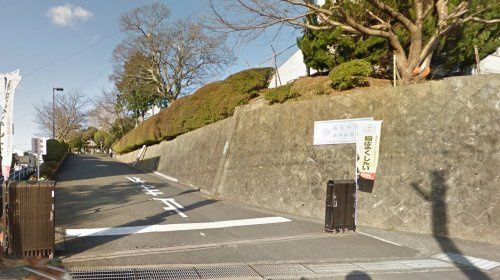 近くの私立活水高校まで540m(徒歩7分)