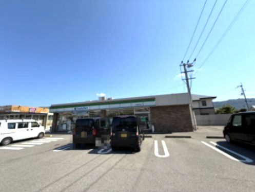 近くのファミリーマート 徳島南田宮店まで263m(徒歩4分)