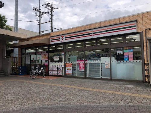近くのセブンイレブン ハートインJR守山駅西口店まで186m（徒歩3分）