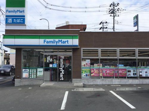 近くのファミリーマート 宮町四丁目店まで815m(徒歩11分)