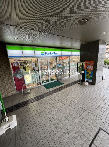 近くのファミリーマートまで650m(徒歩9分)