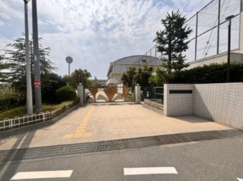 近くの大阪府立豊中高等学校まで1,074m(徒歩14分)