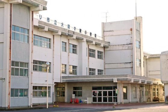 近くのみどり市立大間々東小学校まで205m（徒歩3分）