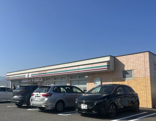 近くのセブンイレブン 小松町新屋敷店まで913m(徒歩12分)