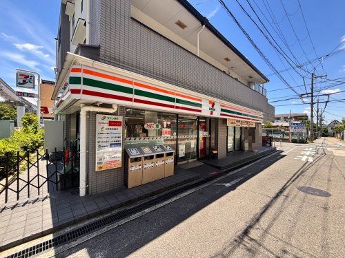 近くのセブンイレブン豊中螢池中町店まで526m(徒歩7分)