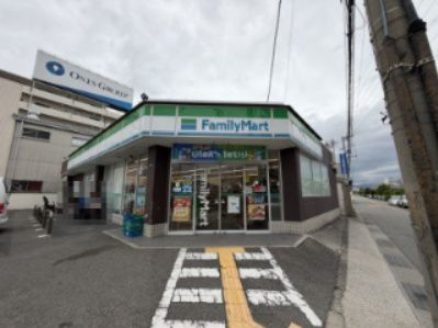近くのファミリーマート豊中上津島店まで1,080m(徒歩14分)