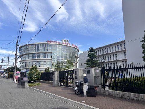 近くの梅花中学校まで229m(徒歩3分)