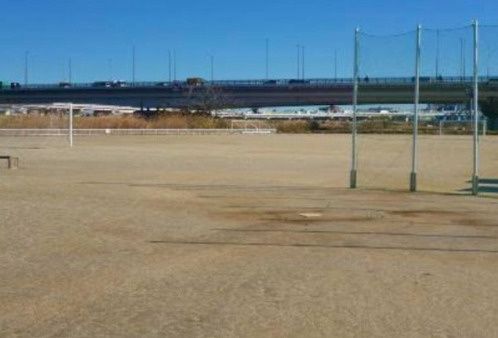 近くの東白鬚公園少年野球場まで422m(徒歩6分)