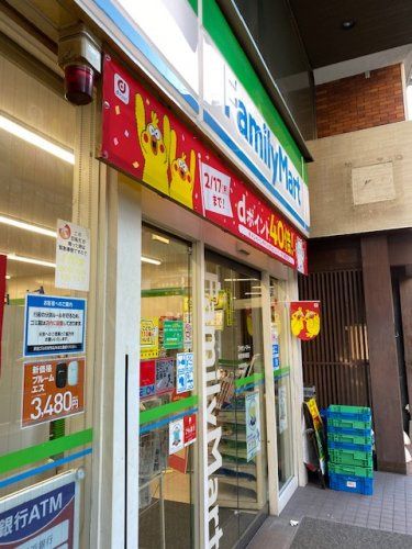近くのファミリーマート横浜馬車道店まで205m(徒歩3分)