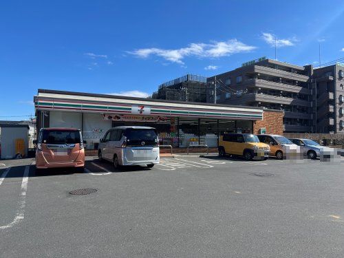 近くのセブンイレブン 川口戸塚3丁目店まで679m(徒歩9分)