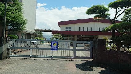 近くの高松市立川岡小学校まで1,829m（徒歩23分）