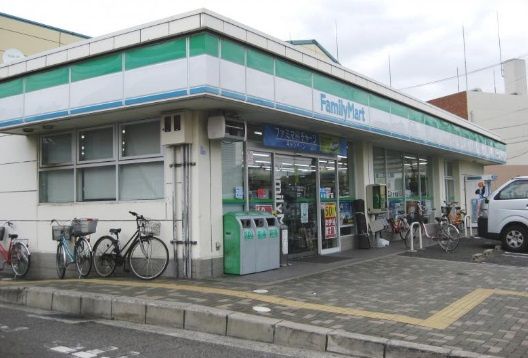近くのファミリーマート 大開四丁目店まで415m（徒歩6分）