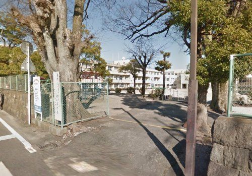 近くの島原市立第一小学校まで929m（徒歩12分）