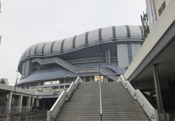 近くの京セラドーム大阪まで800m(徒歩10分)