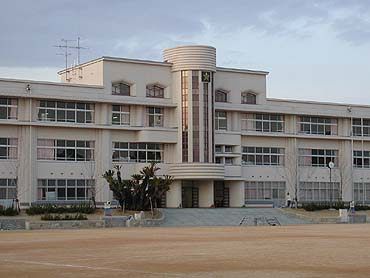 近くの神戸市立本山南小学校まで345m(徒歩5分)