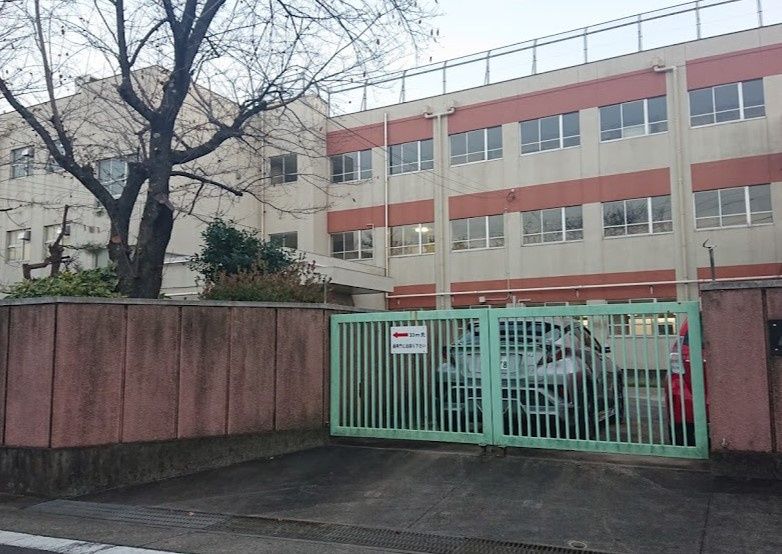 近くの名古屋市立森孝西小学校まで135m（徒歩2分）