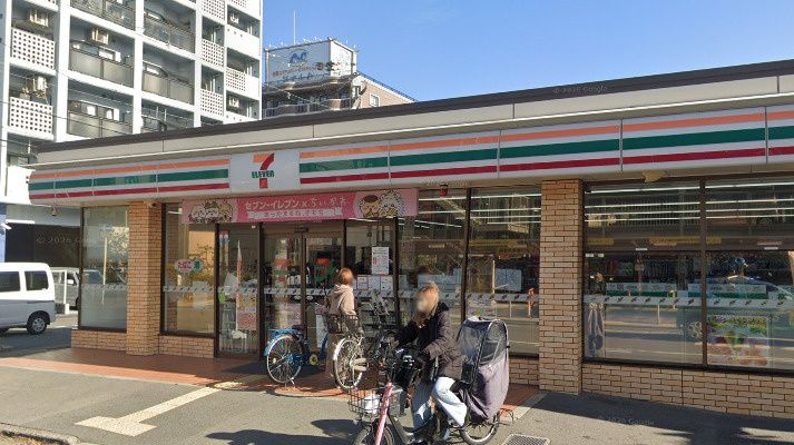 近くのセブンイレブン 八尾光町店まで453m(徒歩6分)