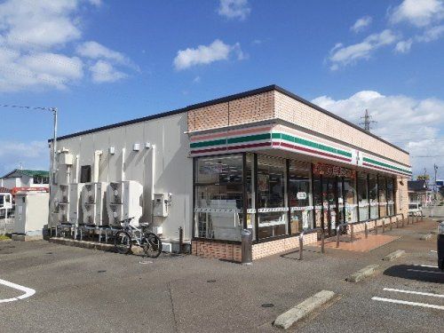 近くのセブンイレブン 高岡野村北店まで476m（徒歩6分）