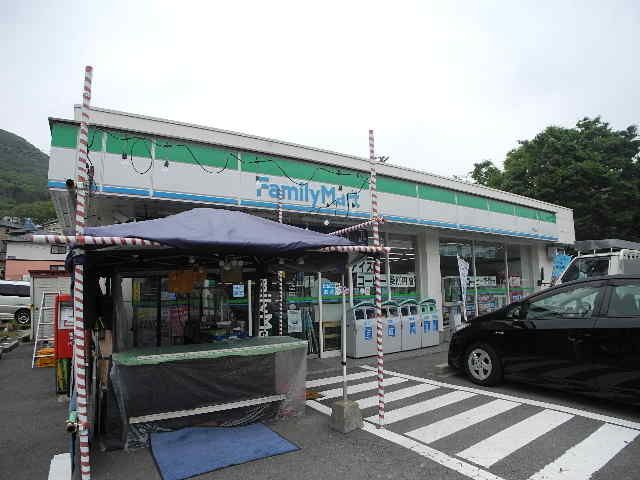 近くのファミリーマート 時津左底店まで374m(徒歩5分)