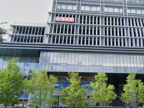近くのライフ セントラルスクエアなんば店まで745m(徒歩10分)