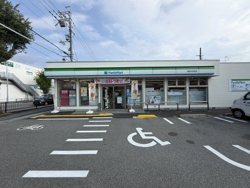 近くのファミリーマート箕面市役所前店まで3,842m(徒歩49分)
