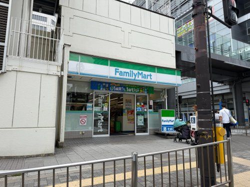 近くのファミリーマート千里中央北店まで7,107m(徒歩89分)