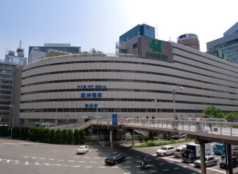 近くの阪神百貨店まで578m(徒歩8分)