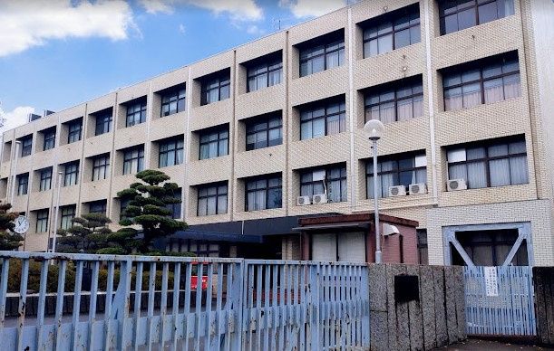 近くの私立東海中学校まで2,437m(徒歩31分)