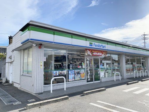 近くのファミリーマート 半田乙川店まで1,268m（徒歩16分）