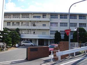 近くの長崎県立長崎工業高校まで817m（徒歩11分）