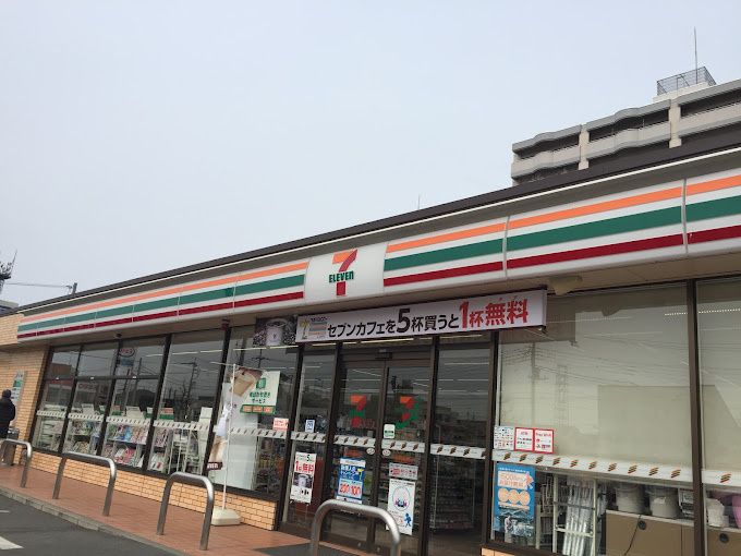 近くのセブンイレブン 新伊勢崎駅前店まで151m(徒歩2分)