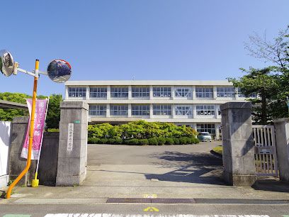 近くの中央小学校まで1,340m(徒歩17分)
