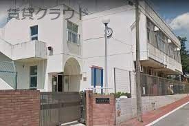 近くの認定こども園松ヶ丘幼稚園まで634m（徒歩8分）