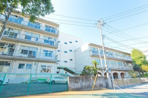 近くの横浜市立老松中学校まで1,974m(徒歩25分)