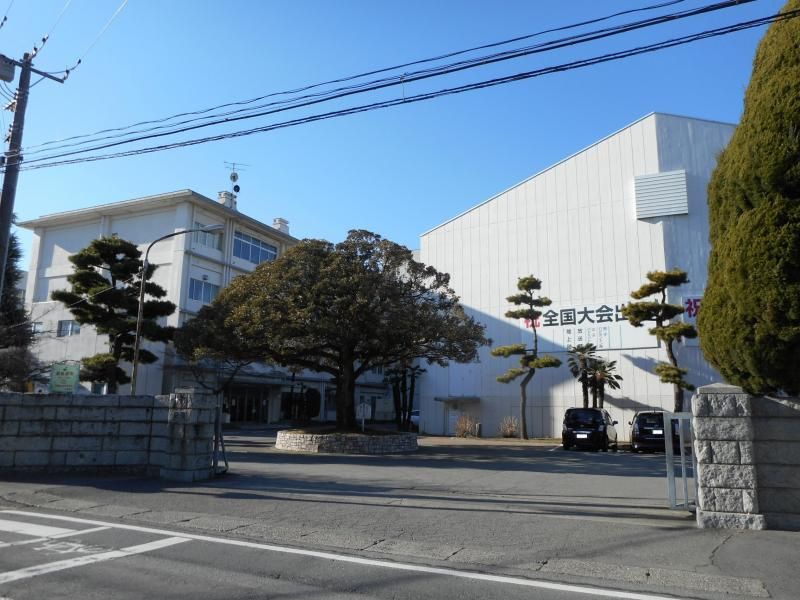 近くの群馬県立伊勢崎清明高校まで74m(徒歩1分)